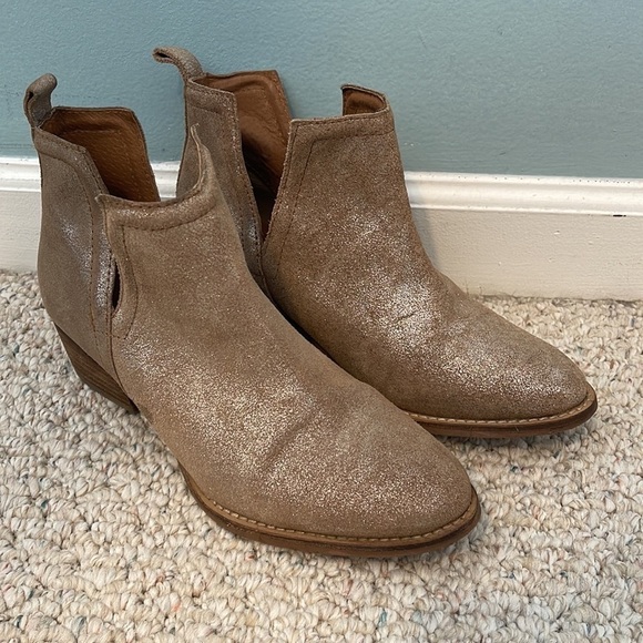 Diba True Stop Golden Metallic Leather Bootie size 8 - Picture 2 of 10